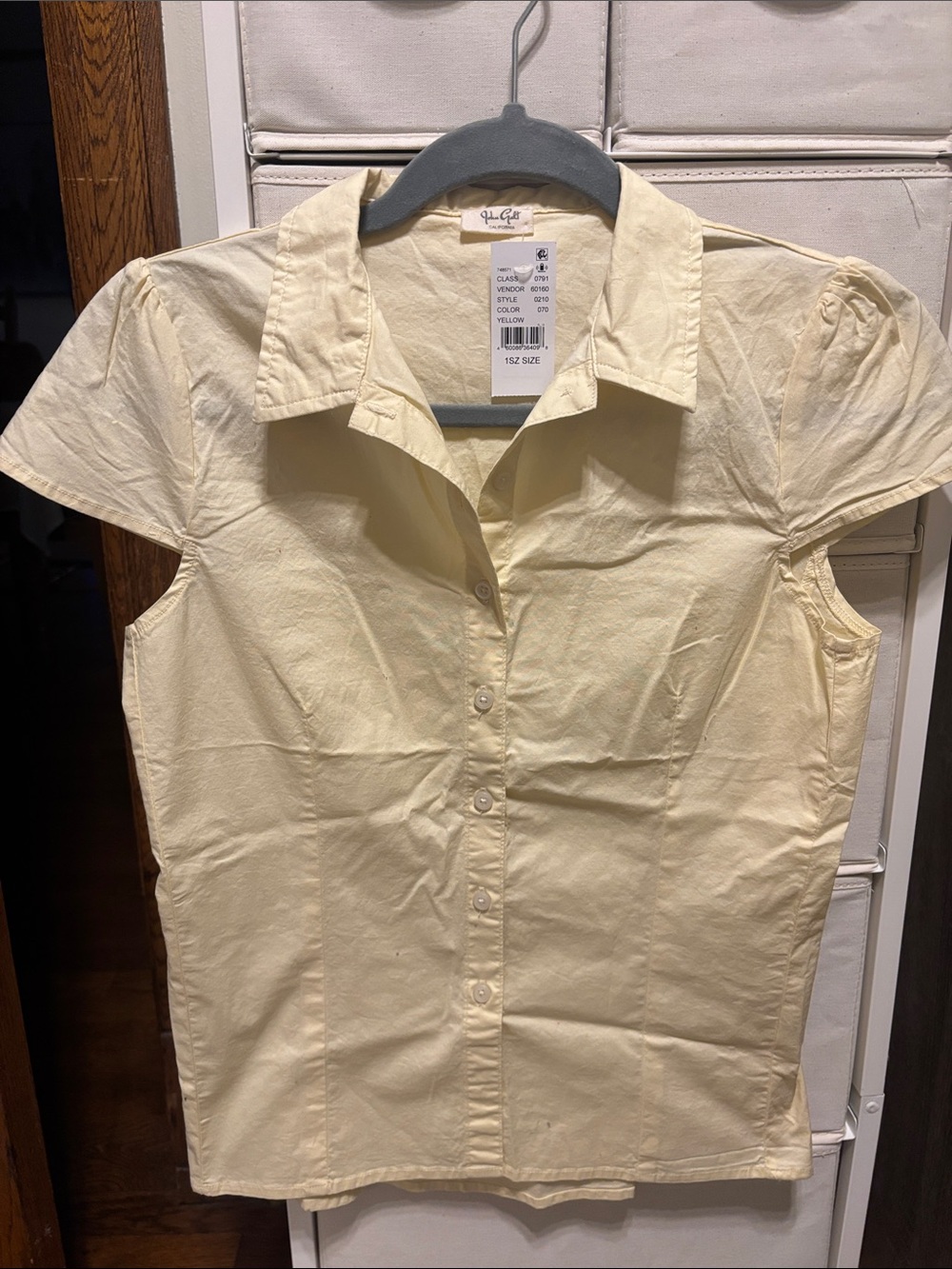 Women's Short Sleeve Button-Up Shirt in Pale Yellow